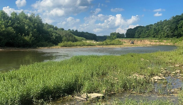 5 BR Strawberry River retreat with huge sandbar, float access, & 37 scenic acres