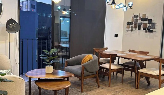 5 minutes from shopping malls! Apartment suite EON Zone 10
