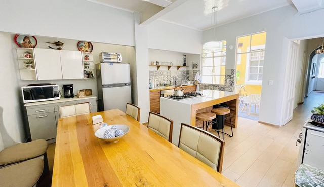 6 bedroom and 4 bathroom house in the city center!