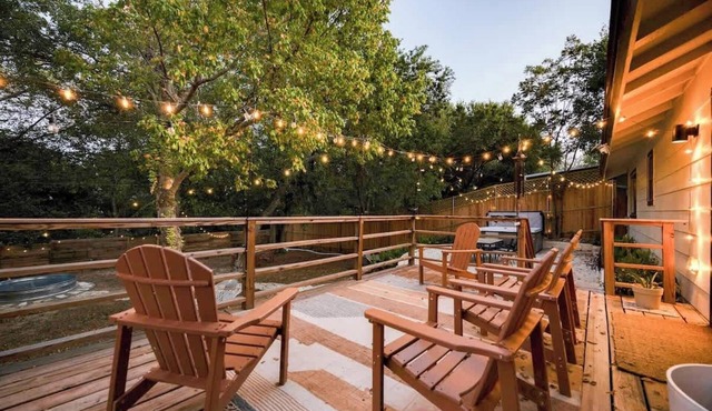8 Beds | Pool | Hottub | Large Backyard Oasis