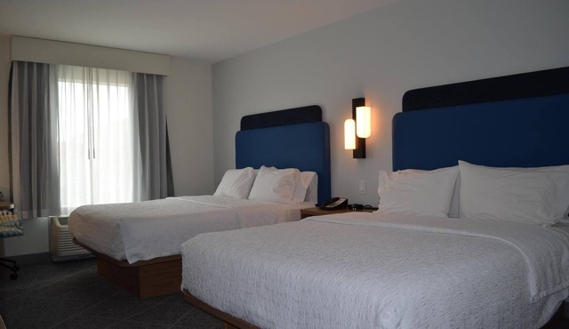 A Place You'll Surely Enjoy! 2 Convenient Units, Outdoor Pool, Free Breakfast!