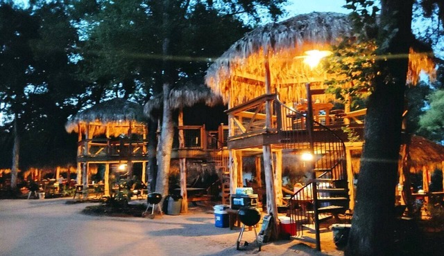 A Rustic Log Cabin - Perfect for a Glamping Getaway by the San Marcos River near Kingsbury, Texas