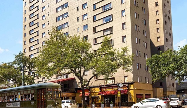 A STUDIO unit in charming New Orleans with easy access to local fun & streetcar.