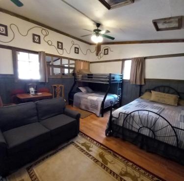 Acorn Hideaways Canton Old West Bunkhouse for 9 - Trail's End Corral