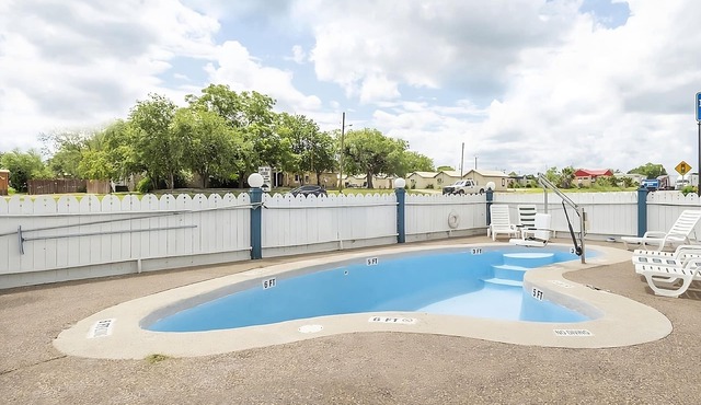 Adventure In the Outdoors! Outdoor Pool, Onsite Dining, Free Parking!