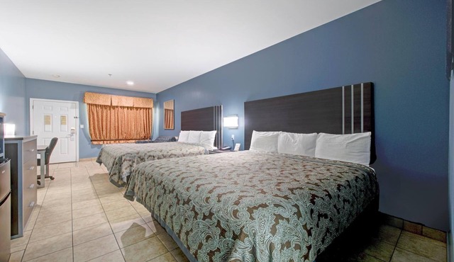 Affordable Stay w/2 King Beds + Free Parking Close to Downtown Weslaco - 1.7 mi