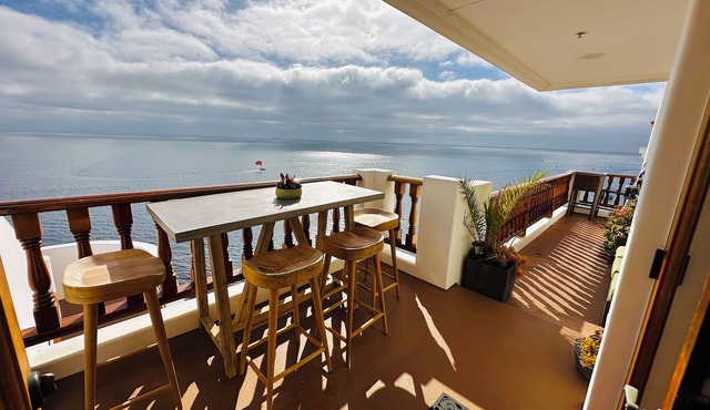 Amazing Views - Hamilton Cove Ocean front Villa with large wrap around balcony