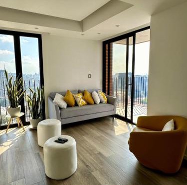 Apartamento de 3 Dormitorios, Zona 10, Parqueo, Gym, Piscina