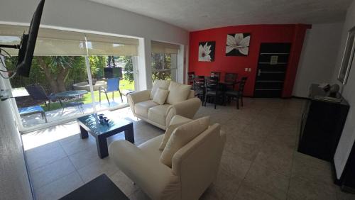 Apartment with Pool, Gym & A/C Suite