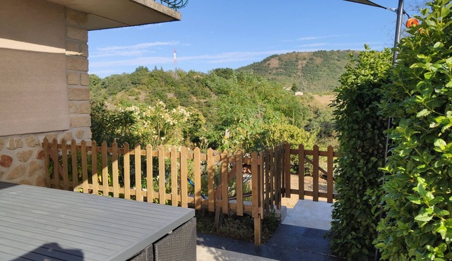 Apartment with private terrace, in the country and in the city at the same time. in Privas