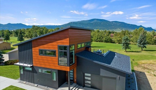 Architectural Masterpiece Home with Mountain Views & Hot Tub