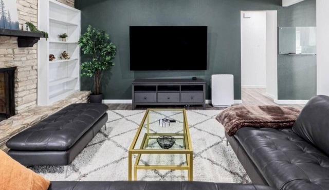Austin 3BR | Massage Chair + Firepit Retreat