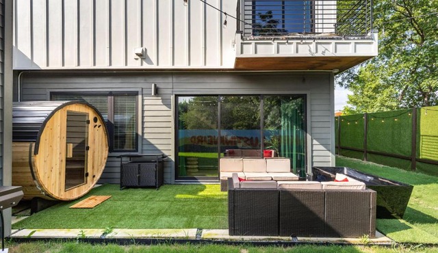 Austin 4BD Oasis with Sauna Cold Plunge Beauty Bar