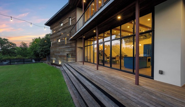Austin Downtown Pool, Hot Tub & Guest House
