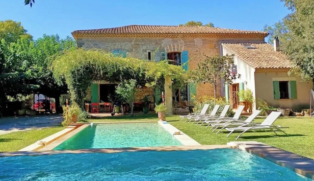 Authentic, spacious farmhouse in the Camargue, in a quiet location near a castle, with a private pool in Aimargues
