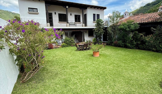 Azvlik House