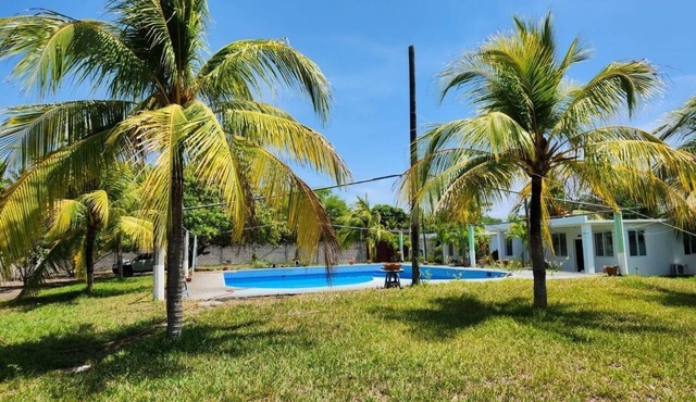 Backpackers Hostel Pool and Parking Near Beach