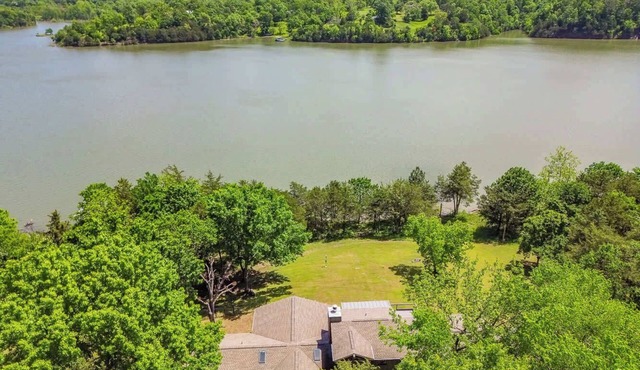 Backyard Lake Access, swimming, fishing, nice view