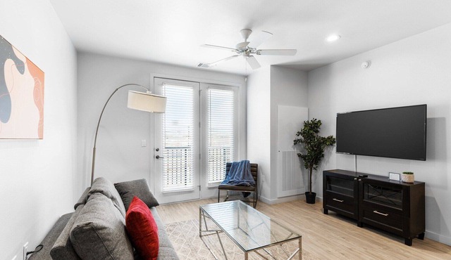 Barsala - Cozy 1BD w/ modern kitchen, pool, gym, and parking