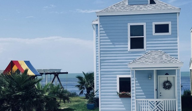 BAY FRONT HOME, minutes away from SPI, in a gated Subd. The Perfect Stay!