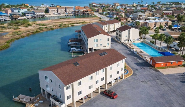 * Bay Sunset Views * Waterfront Pool * Boat Slip