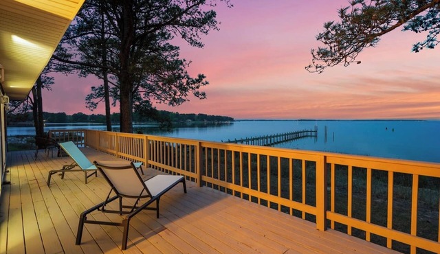 Bayfront Escape, Private Dock, Large Deck, and Views! in Hudgins