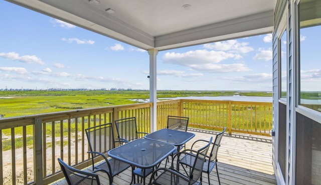 Bayfront Nirvana! | Bay Views, Near Local Sights