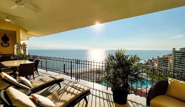 Beachfront Penthouse stunning views