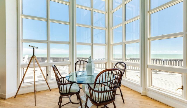 Beachfront & Pet Friendly! Great Gulf Views, Walk to the Beach