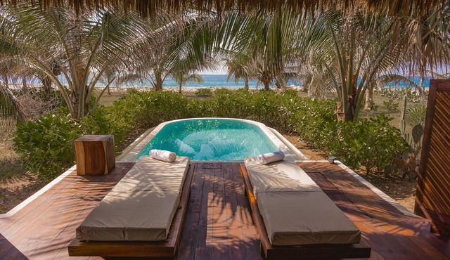Beachfront Private Pool, Beautifuly designed Cabaña! Romantic scape