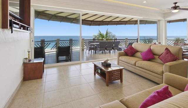 Beautiful 4 bdm Ocean Front Condo at Vivo Resorts