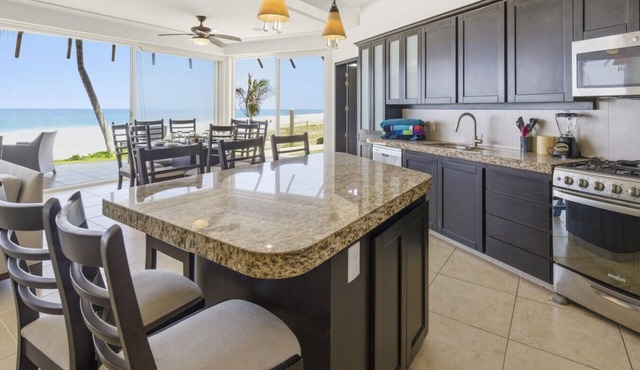 Beautiful 4 bdm Ocean Front Condo at Vivo Resorts