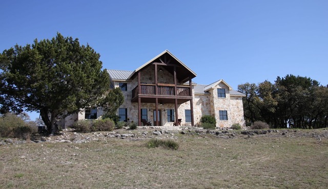 Beautiful 5/5.5 home on 5 acres w/private pool. River access 2 m. away