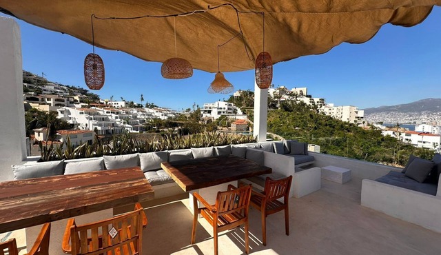 Beautiful big house with spectacular view and 2 pools. Welcome!