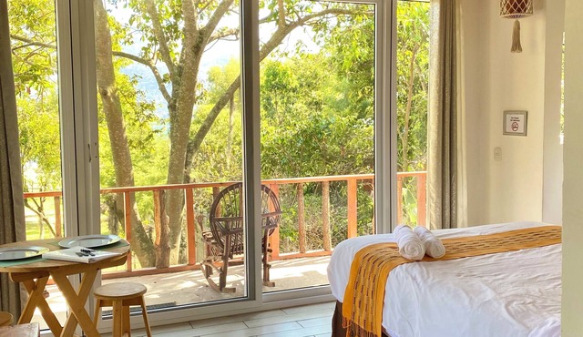 Beautiful Lakefront Treehouse at Mayalan Atitlán