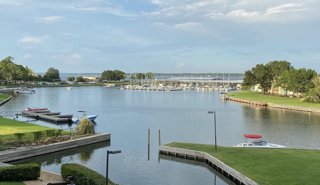 Beautiful Lake Conroe and Walden Marina Views!