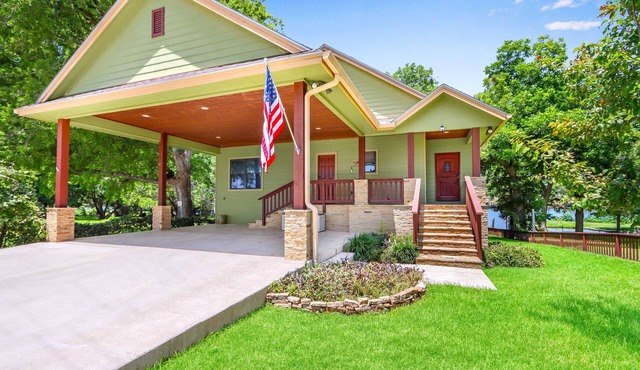 Beautiful Lakefront Cabin | Firepit | Grill Smoker