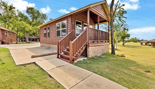 Beautiful Lakeside Tiny House Cabin A