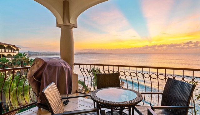Beautiful Las Olas beachfront condo. A surf lover's dream!