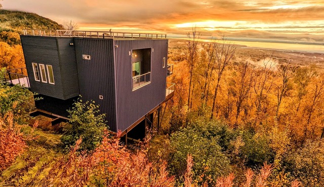 Beautiful Modern Loft | Denali Views, Pool Table, Roof Deck, Firepit in Anchorage