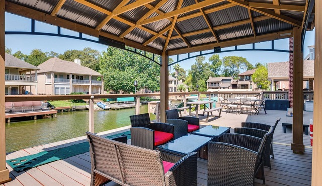Beautiful Montgomery Home w/Lakefront Deck!