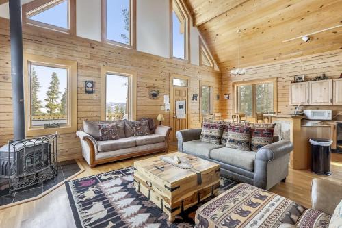 Beautiful Peak 7 Private Home