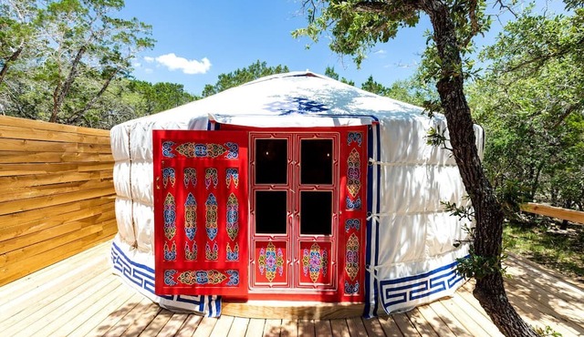 Beautiful Secluded Yurt with Hot Tub in Dripping Springs, Texas