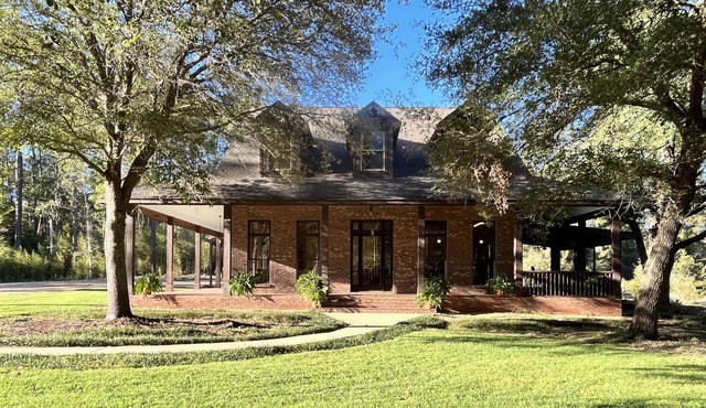 Beautiful secluded executive style home yet close to town.
