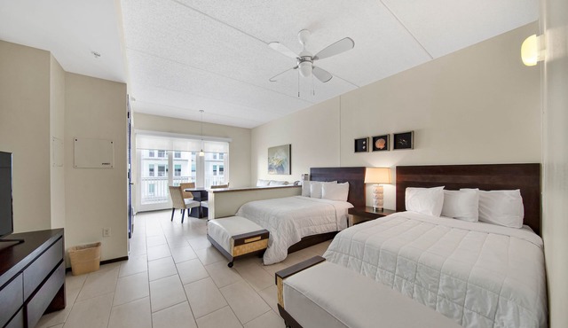 Beautiful Studio 2 Full Size Beds with Kitchenette