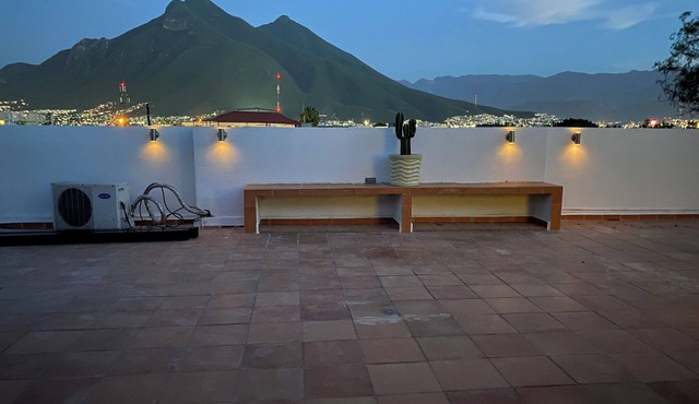 Beautiful View of El Cerro & Short Walk to Stadium, 3br 2b apt in Guadalupe