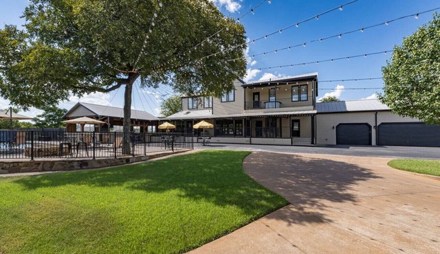 Beltz Haus: 14-Acre Estate Sleeps 20