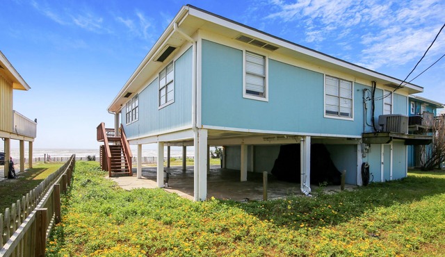 Bermuda Beachfront | Steps from Sand + Surf!
