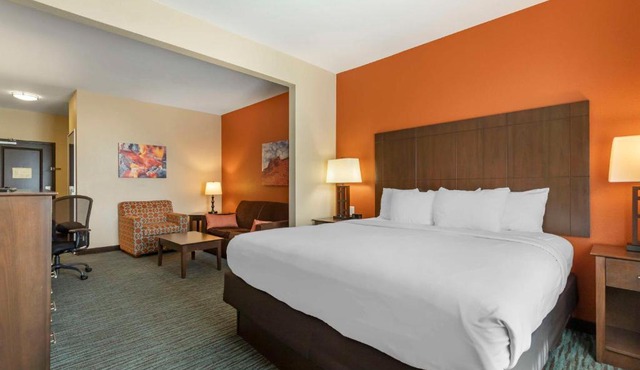 Best Western Plus Longhorn Inn & Suites