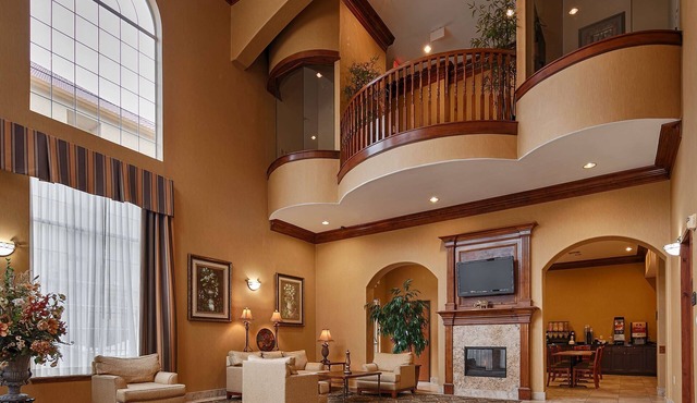 Best Western Plus New Caney Inn & Suites
